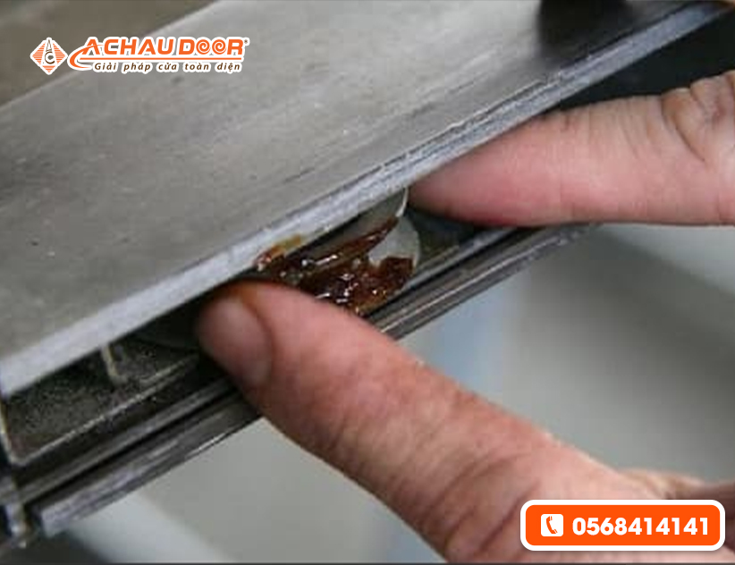cửa kéo bị kẹt