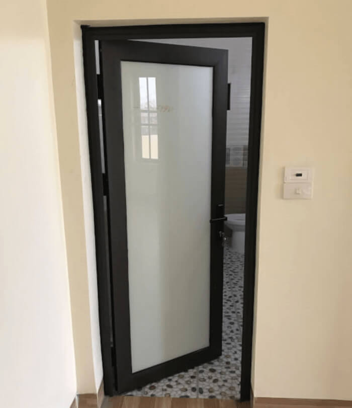 cửa nhà vệ sinh nhôm xingfa