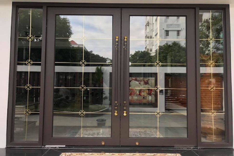 cửa nhôm kính bản lề sàn
